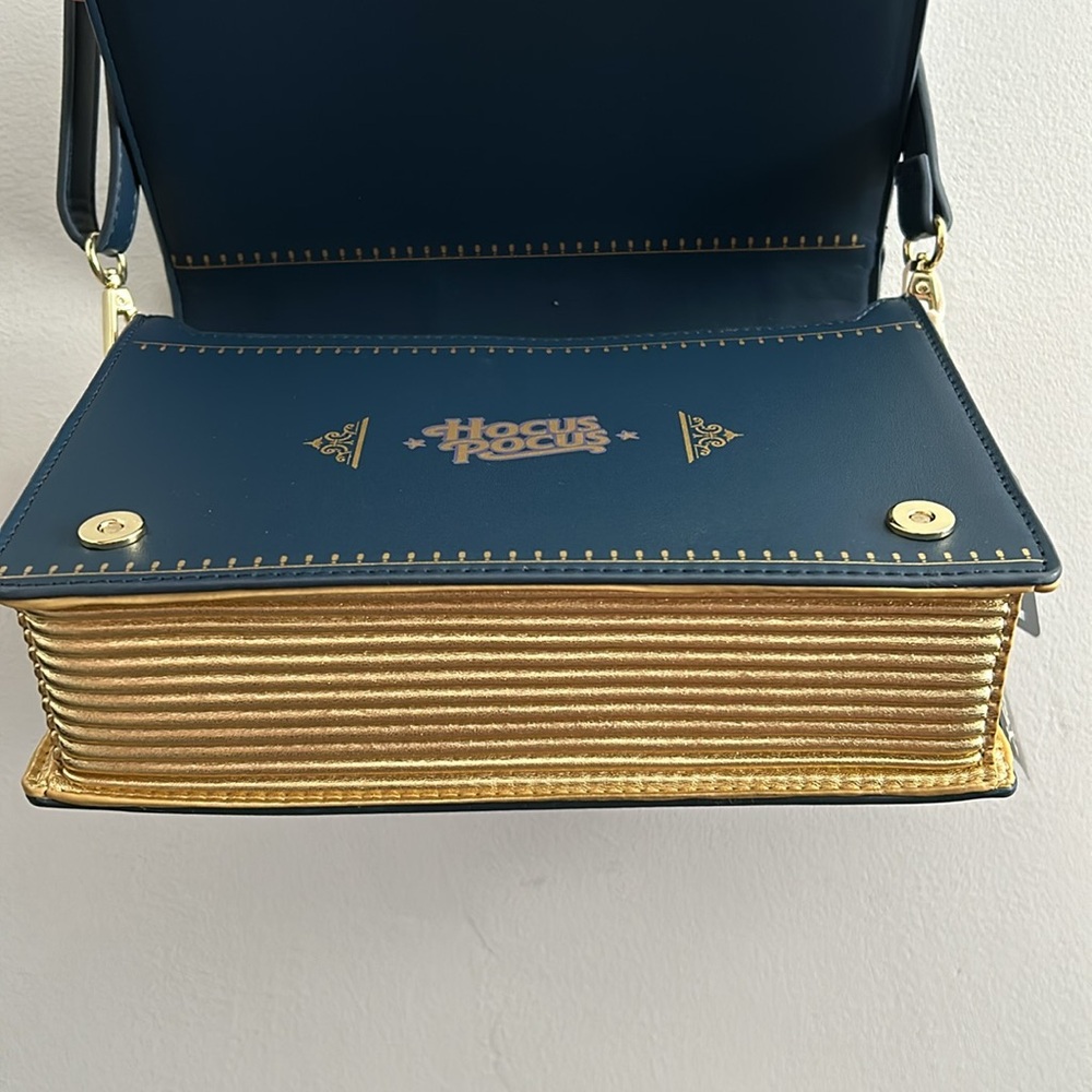 Loungefly Disney Glow In The Dark Hocus Pocus Book Crossbody Bag - Picture 7 of 11